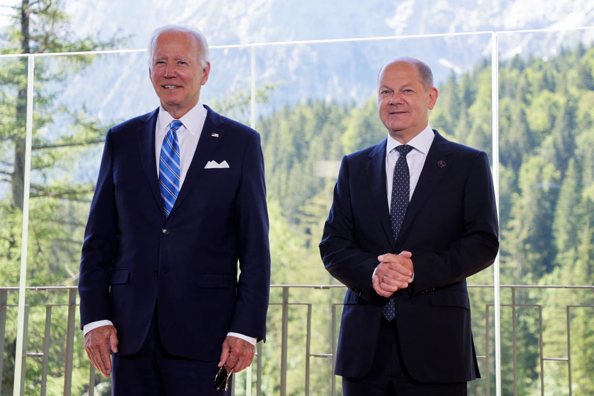 Politische Abwärtsspirale: Scholz und Biden im Sog