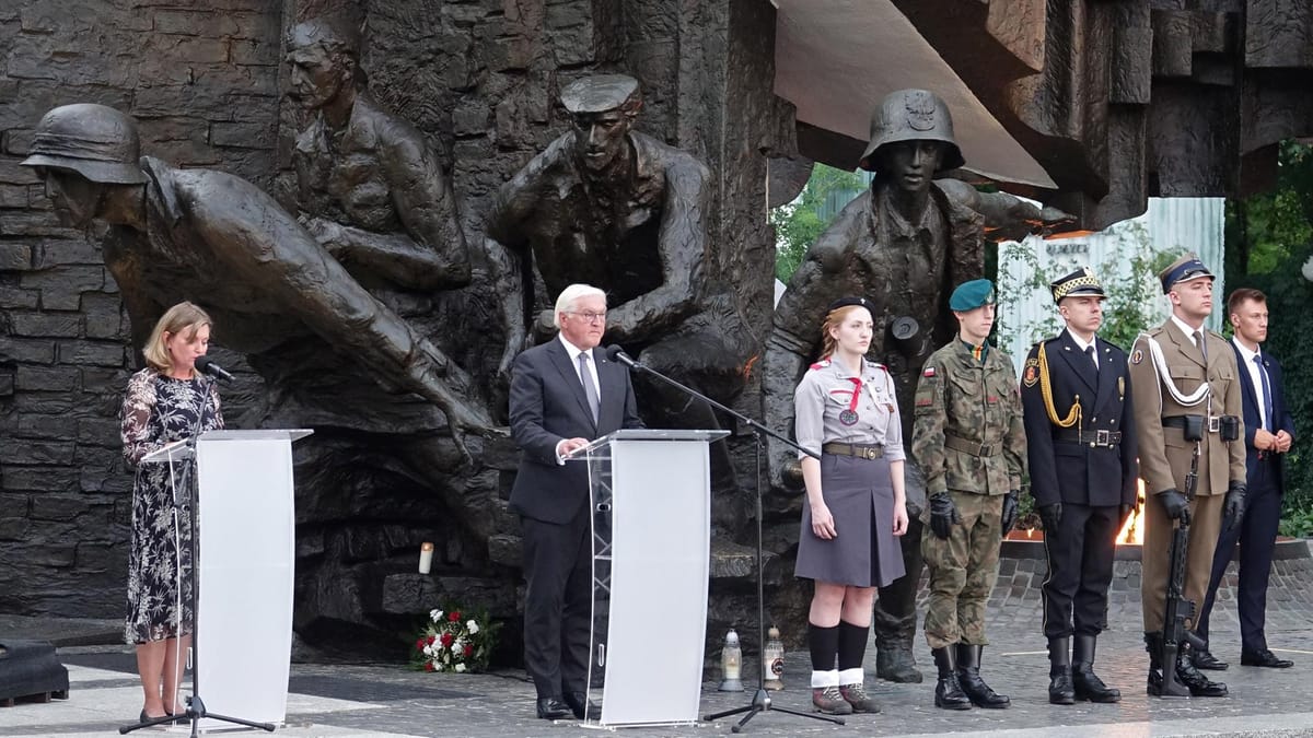 Steinmeier bittet um Vergebung: Ein historischer Akt der Reue in Warschau