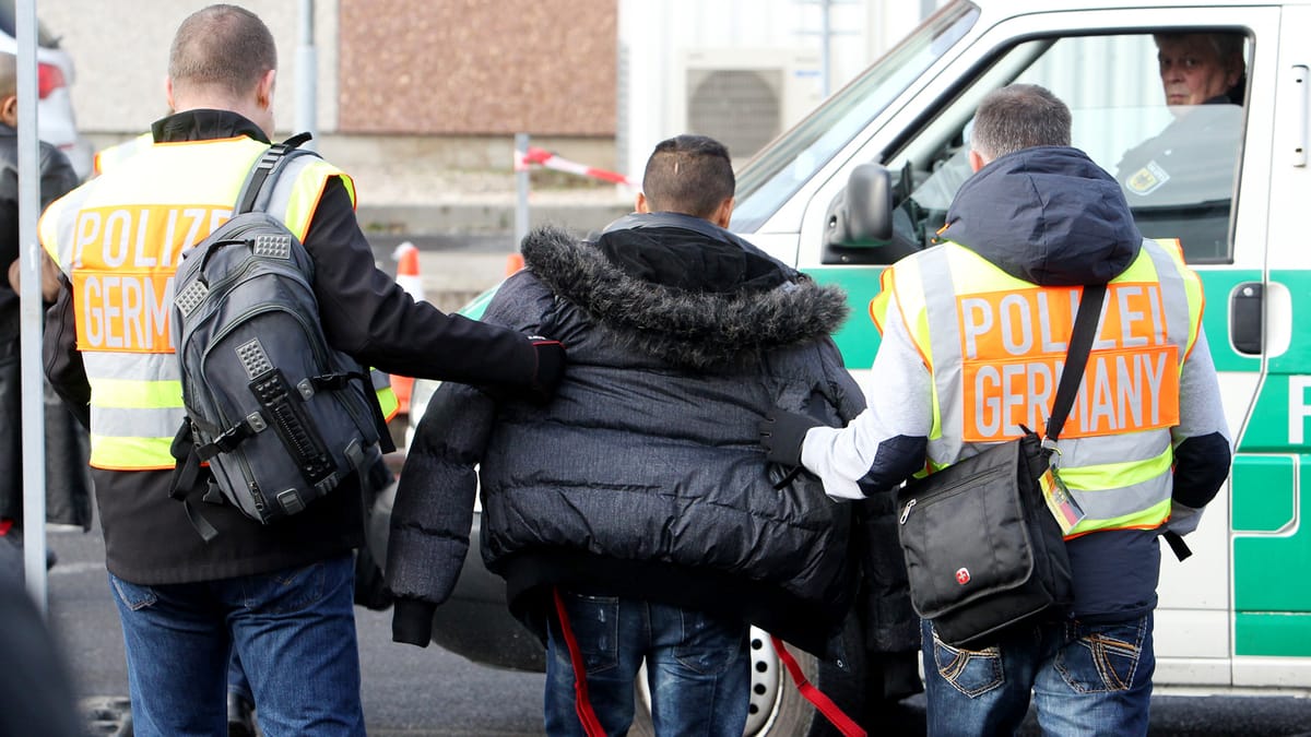 Abschiebung oder Haft? Warum die gefährlichsten Straftäter oft bleiben