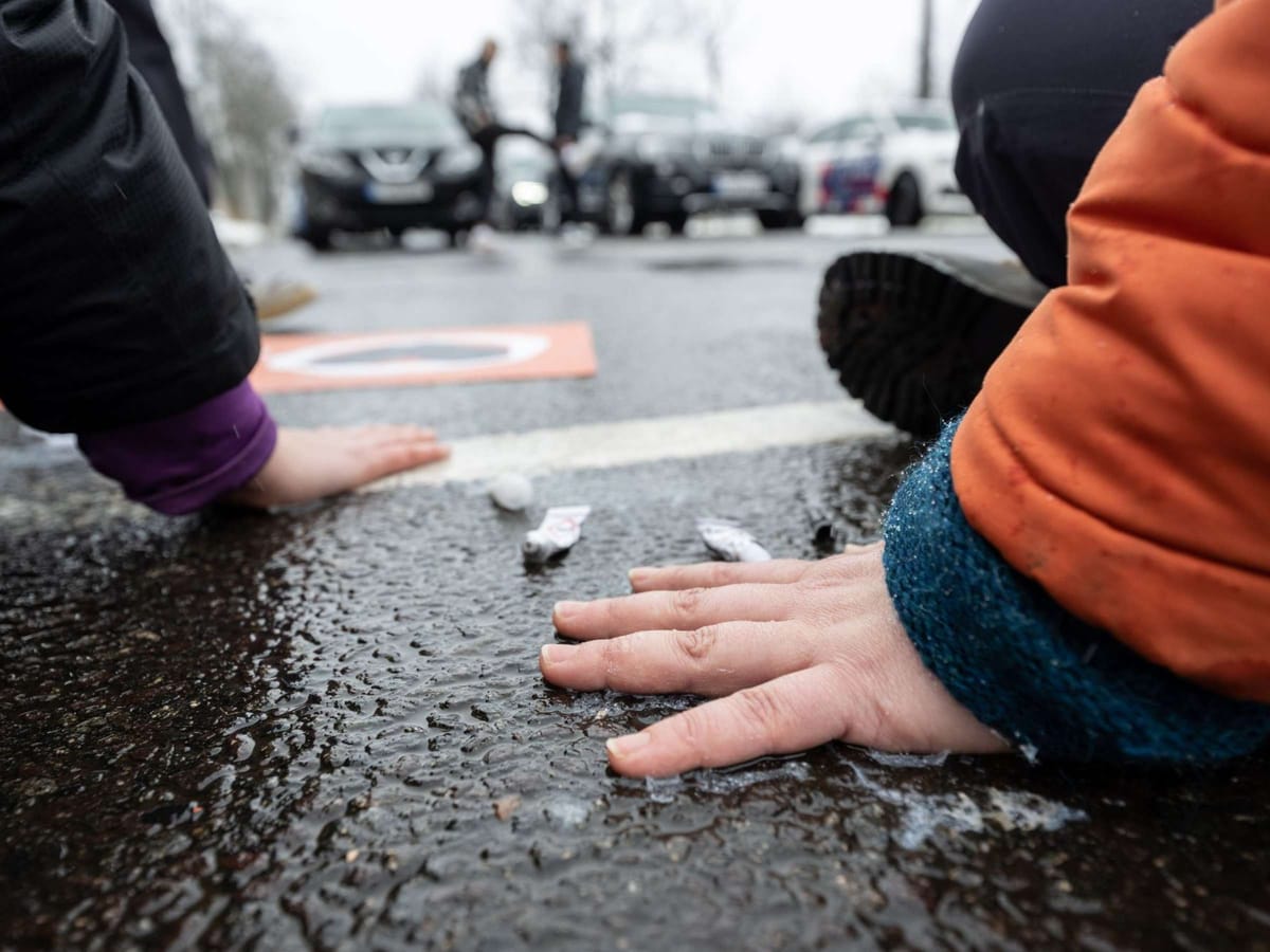 Klimakleber hinter Gittern: Endstation Moralapostel?