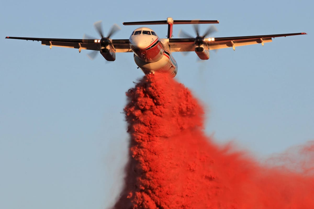 Feuer am Himmel: Warum die Welt verzweifelt auf neue Löschflugzeuge wartet