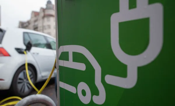 Elektromobilität vor dem Aus? Das drohende Ende des Umweltbonus und seine drastischen Folgen