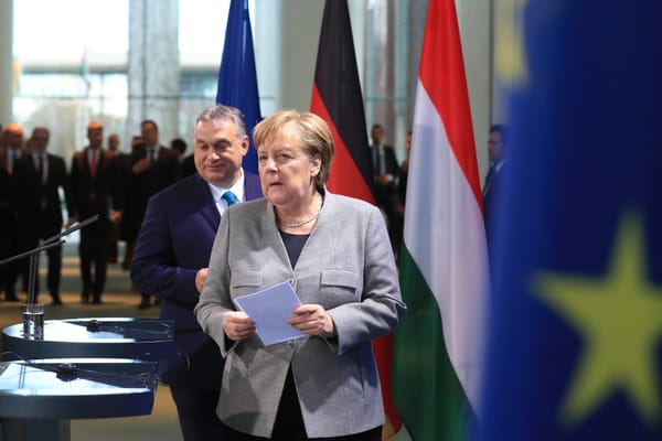 Orbáns Mutmaßungen: hätte Merkel den Ukraine-Krieg verhindert?