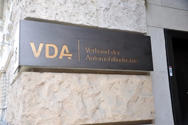 Verband der Automobilindustrie stellt sich gegen Verbrenner