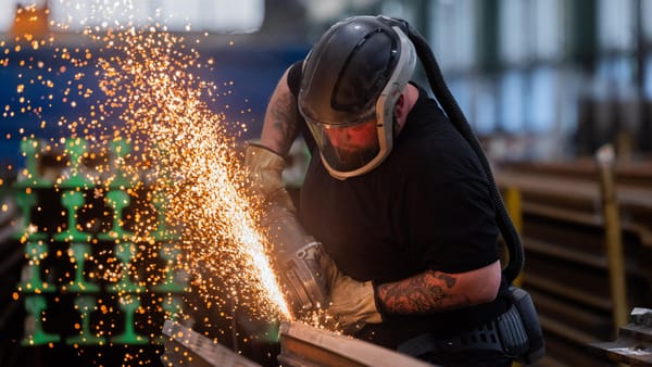 Industriekrise zieht den Arbeitsmarkt nach unten