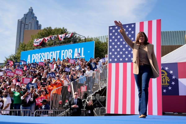 Kamala Harris überrascht in Iowa